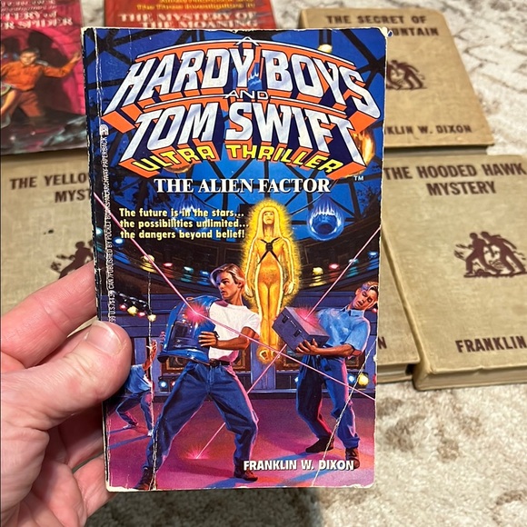 Hardy Boys and Alfred Hitchcock Mystery Book Set - Picture 3 of 17